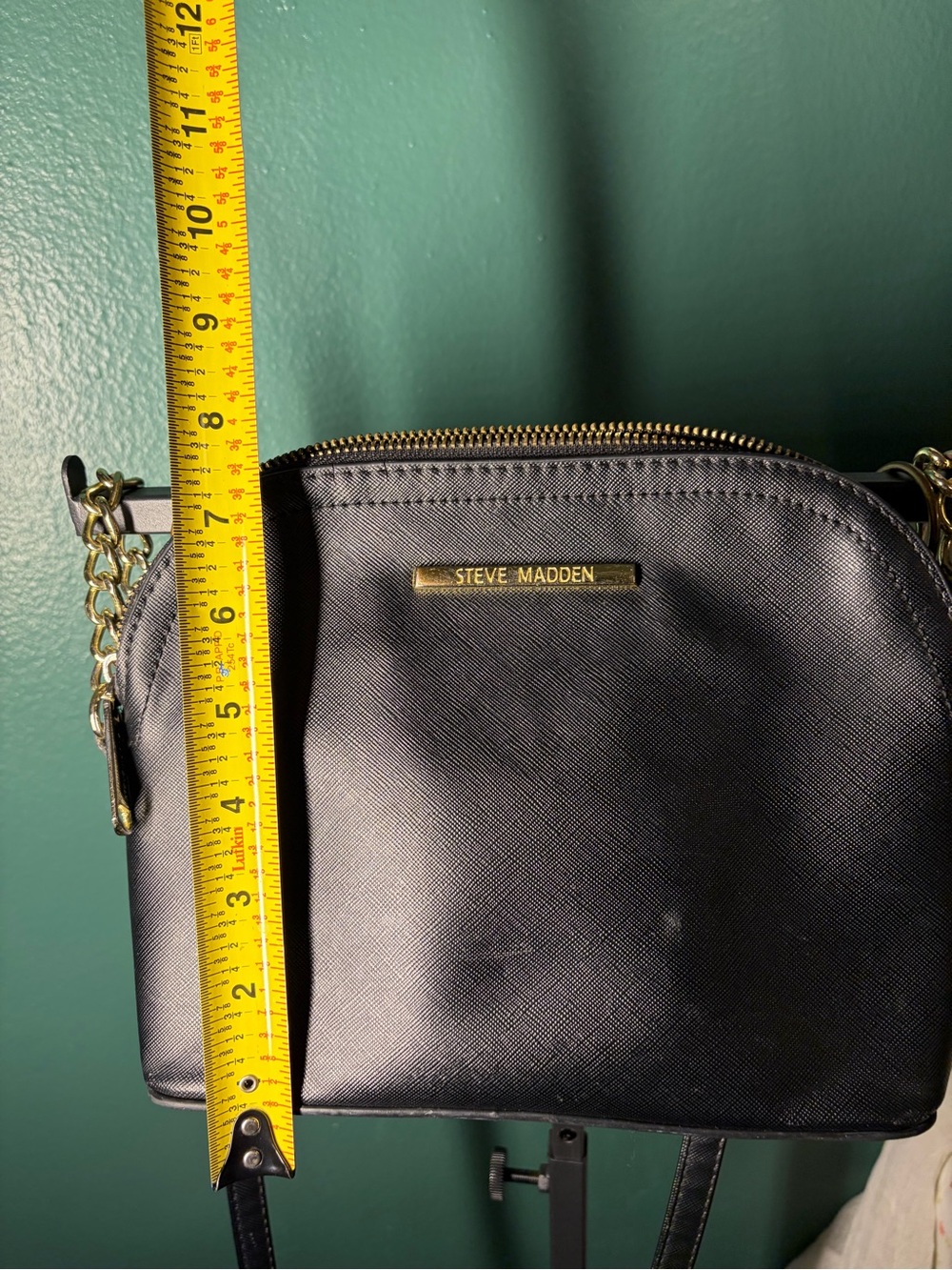 Steve Madden Black Saffiano Dome Crossbody Bag Gold Chain Strap - Picture 5 of 7